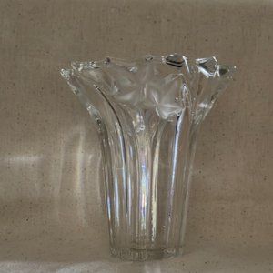 Mikasa Crystal Vase w/Frosted Ivy on Top 9"h x 7.5"w